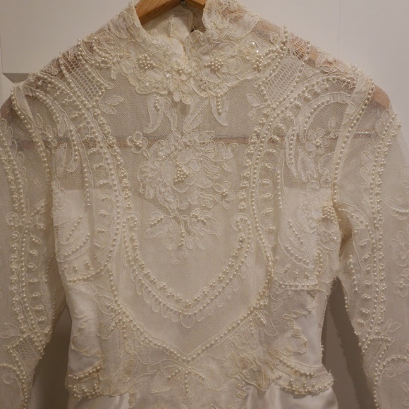 Vintage 1983 wedding dress - Picture 2 of 8